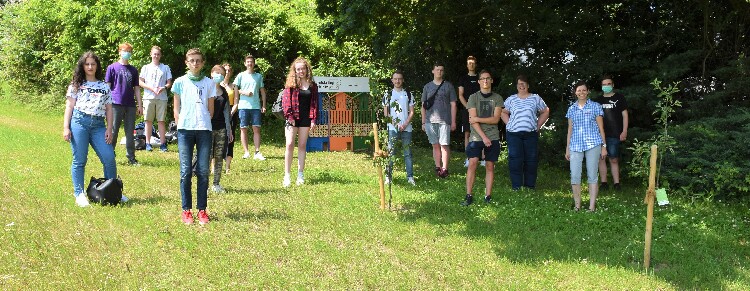 Insektenhotel mit Schülerinnen und Schülern des Gymnasiums Wirtschaft und Verwaltung, Höxter